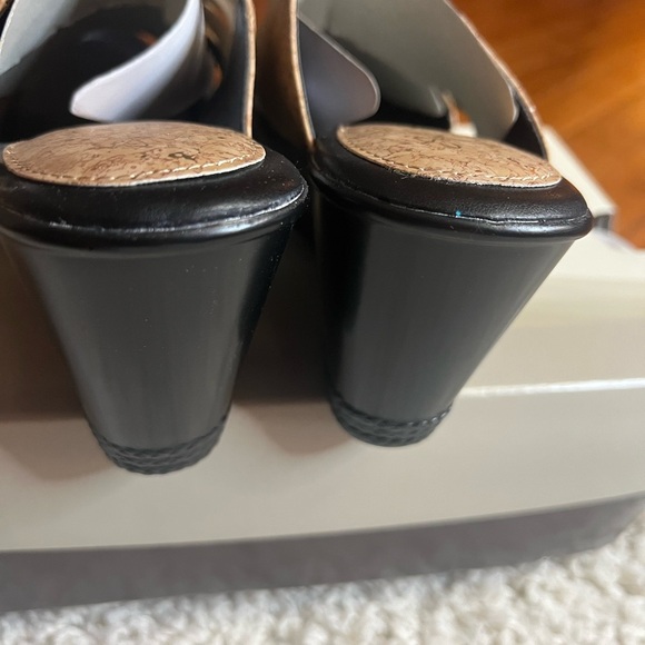 Soft Styles  Tan Wedge Cork Shoes with Intricate Woven Design size 7.5 NIB - Picture 11 of 14
